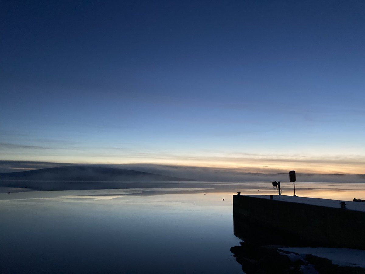 Tresta Voe. Bits were slushing over as the temperature dropped. I sat on the pier for a bit, muttering happily to myself. The end.