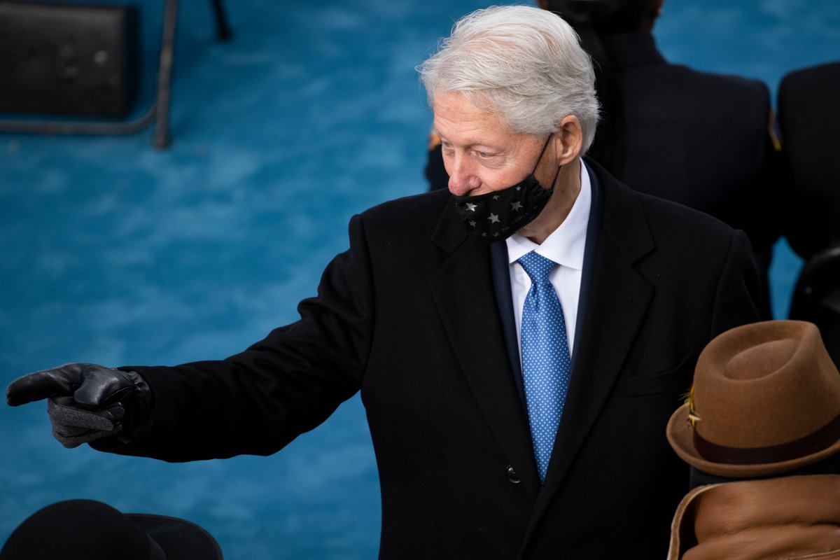 Cloth masks have been shown to be effective at stopping small particles if they’re composed of multiple layers made with different fabrics.Thin masks like the one former President Clinton was wearing at the inauguration won't provide as much protection  http://trib.al/9gbqte3&nbsp;