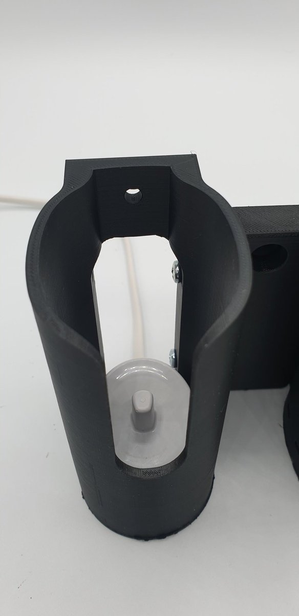 Michael81109480's tweet photo. Made this with my 3d printer and installed over the weekend @OralB #toothbrash #bathroom #3Dprinting #3dprinter #oralb https://t.co/M0dxJbNUeG