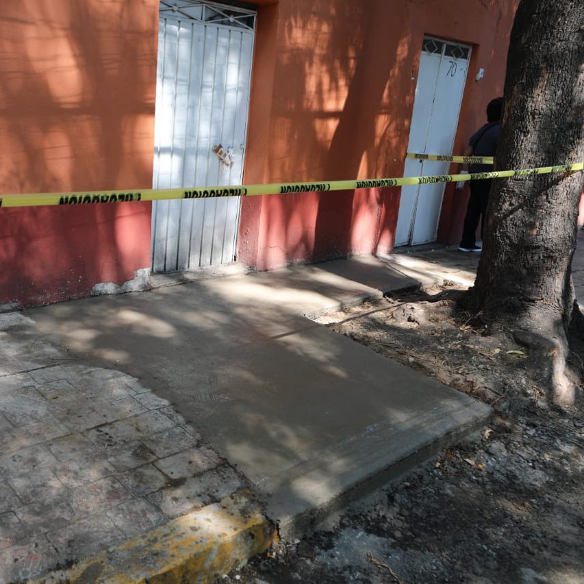 AlcaldiaMHmx's tweet photo. Hoy visitamos la #ModeloPensil con el #DiarioCONTIGO para llevar los servicios de la @AlcaldiaMHmx y darle mantenimiento a los espacios públicos. Además, entregamos el #KitDePrevenciónCovidMH a la población, con el objetivo de reducir los contagios

#MHelCorazónDeLaCapital https://t.co/hNqZ8nE0CK