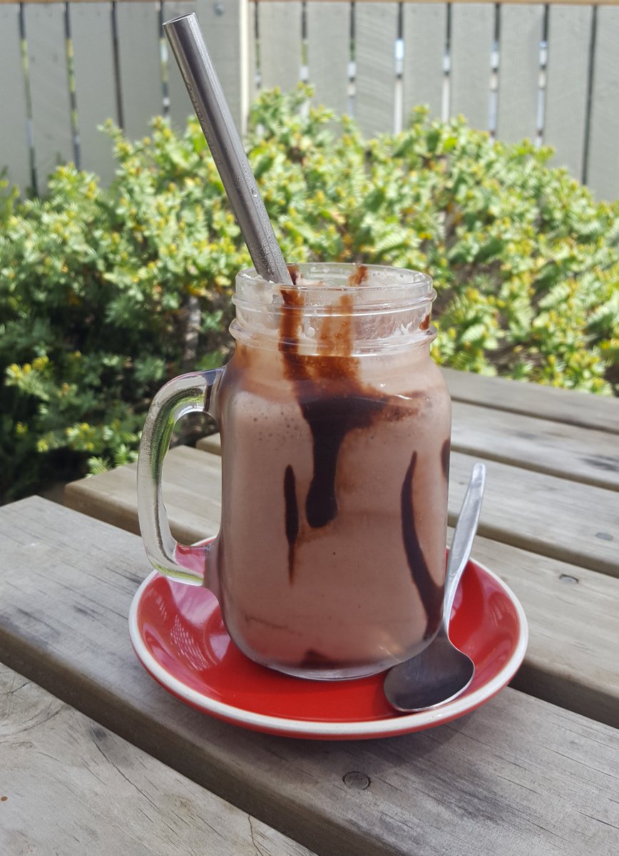 dwindleriver's tweet image. Indulged in an iced chocolate yesterday (33°C - eek!) and remembered my BYO straw #OneLessStraw #ZeroWaste
