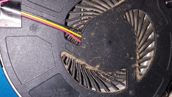 fbsinformatica's tweet photo. PROBLEMA RESOLVIDO! 

Neste notebook foi feito a manutenção preventiva, limpeza do contato da memória, limpeza do cooler do processador e dissipador, troca da pasta térmica, limpeza do teclado, e remoção de vírus e malwares.

Problema resolvido com sucesso e cliente satisfeito! https://t.co/Sxw4TtjAOJ