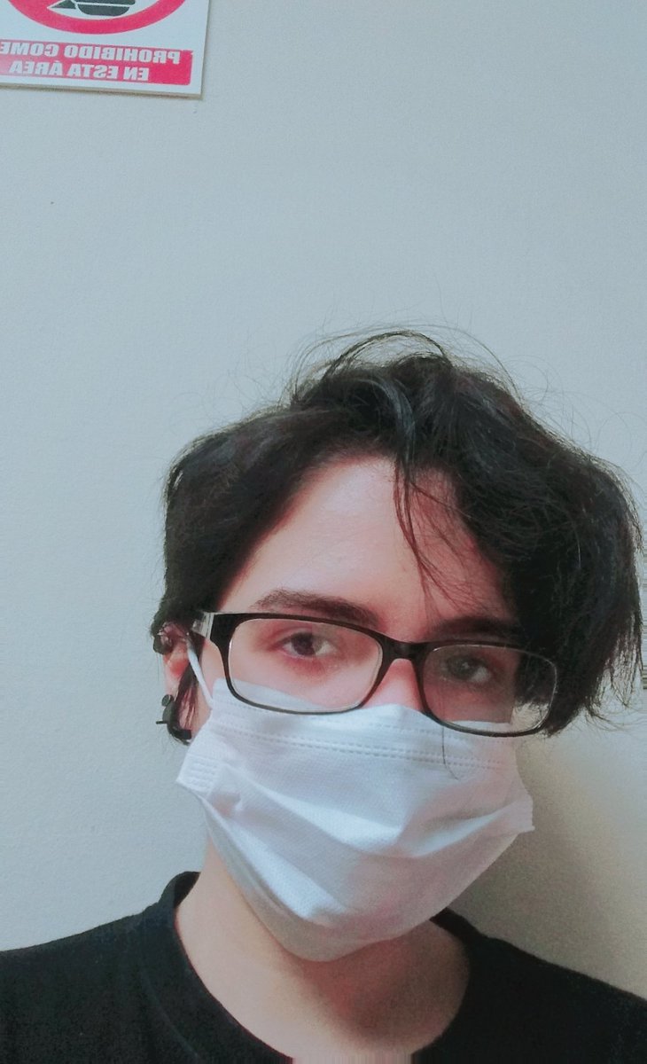 LordYaois's tweet photo. Siendo sexy en la sala de espera. https://t.co/zAqGSNdIhP
