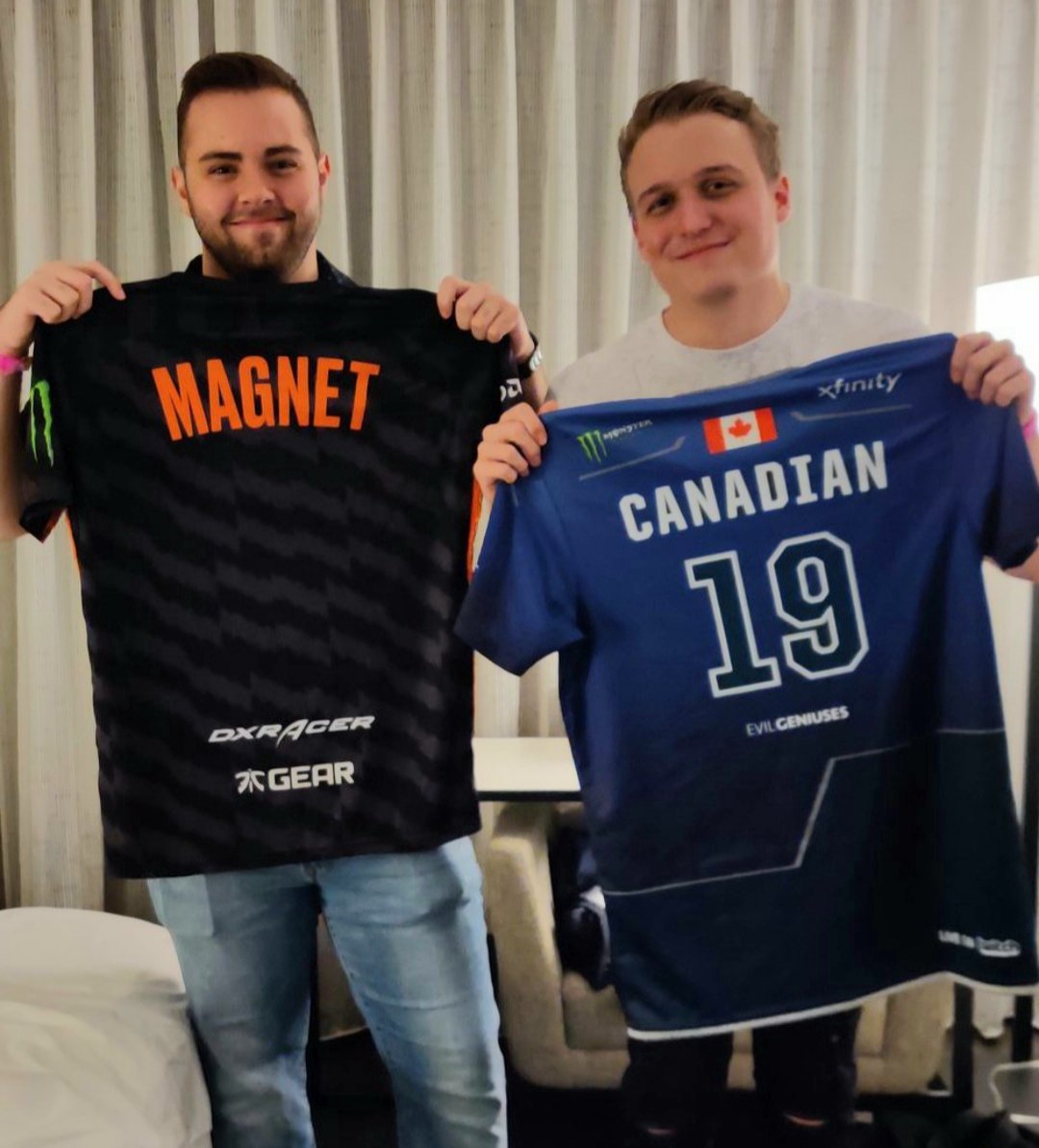 WJaroslawski's tweet photo. #FlashbackTimes #SixInvitational #SixInvitational2021 #SweaterExchange https://t.co/E9jPRJw9io