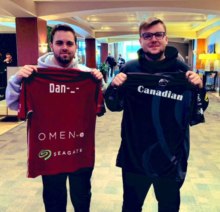 WJaroslawski's tweet photo. #FlashbackTimes #SixInvitational #SixInvitational2021 #SweaterExchange https://t.co/E9jPRJw9io