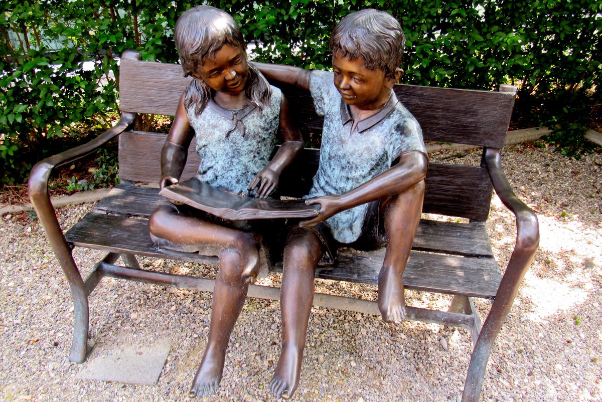 bbraendlin's tweet photo. Statue in Basel, Switzerland 🇨🇭

#art #statue

#travelingwithbonnie #travel #bonniehooverbraendlin 
#murdermystery https://t.co/MQT3HhiYTm