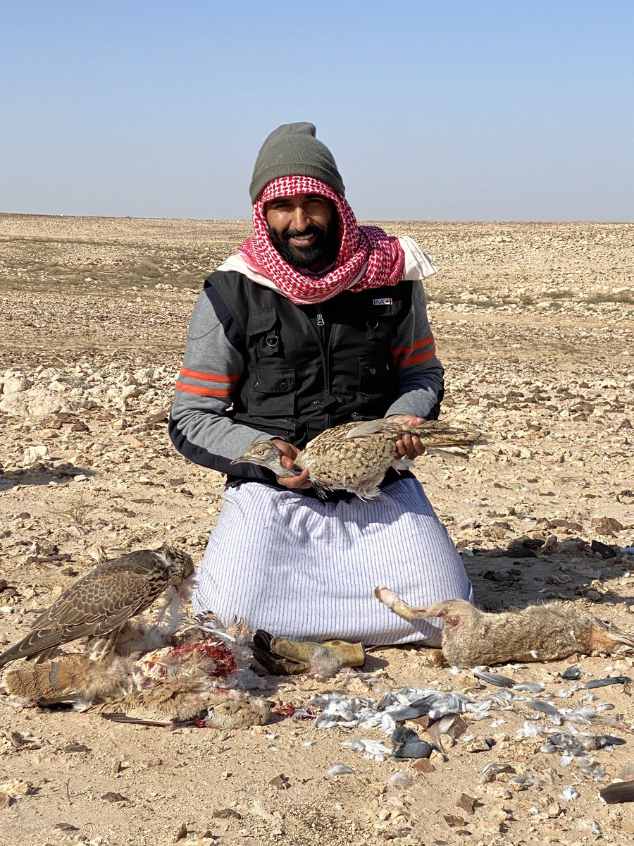 abdullahalhaml1's tweet photo. .
في ماقعٍ من ماطره ماحدٍ جاه
.
كود الحباري والقطا به يجولي
.
راع الولع لا جاه ينسى دناياه
.
وكل الهموم اللي بصدره تزولي

@Albraze111 https://t.co/CR2L6OExbx