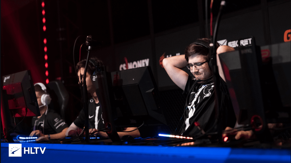 DRAFT5gg's tweet photo. 🔗 🗓Os brasileiros voltam ao servidor na quinta-feira (28)

@virtuspro leva a melhor contra a @FURIA e avança aos playoffs da #cs_summit  7 - https://t.co/LHHH23boOI - #DRAFT5gg https://t.co/M4gofKWv05