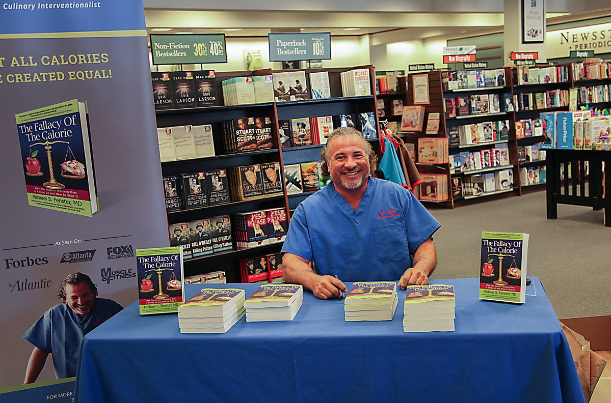 ChefDrMike's tweet photo. Writing books is a labor of love. It takes time, patience, and lots of research. But I continue to take the time to do it because I passionately believe in the important role that food plays in our health. https://t.co/LAwuusQvrn

#healthyliving #chefdoctor #doctorchef https://t.co/z35T9RiJU6