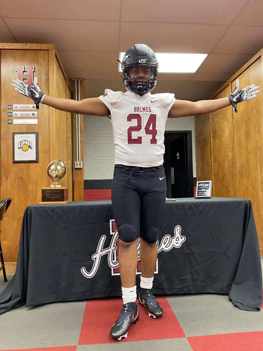 i_justinwilson's tweet photo. Blessed to receive an offer from Holmes Community College👏🏽@CoachSwarers https://t.co/4Lg4bAnufD