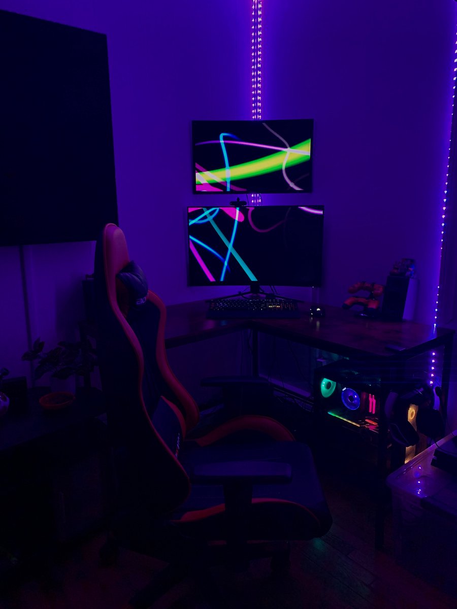 cnov_11's tweet photo. Where the magic happens 🪄
.
.
#msi #rysen #corsair #pc #streamer #streaming #twitch #twitchaffiliate #bigbrain #stream #streamer #gaming #gamer  #youtube #live #ps #music #game #twitchtv #livestream #games #videogames #playstation #followforfollowback #likesforlike https://t.co/kPE7zFyxW5