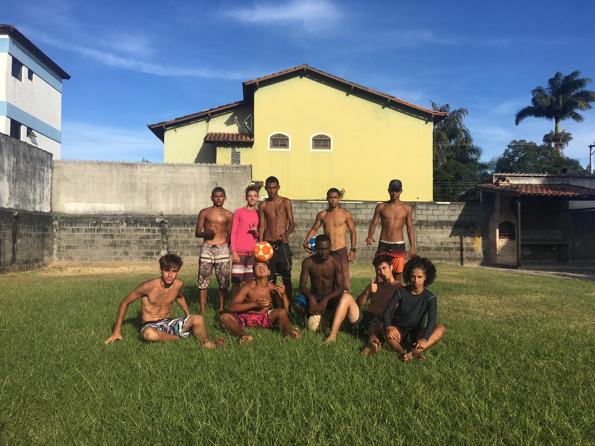 AltaTrupe's tweet photo. Treino hoje deu bom com nossos alunos e nossos novos atletas, pracima TRUPE ✋🏾⚽✅🍃 https://t.co/z69TvSsDIg