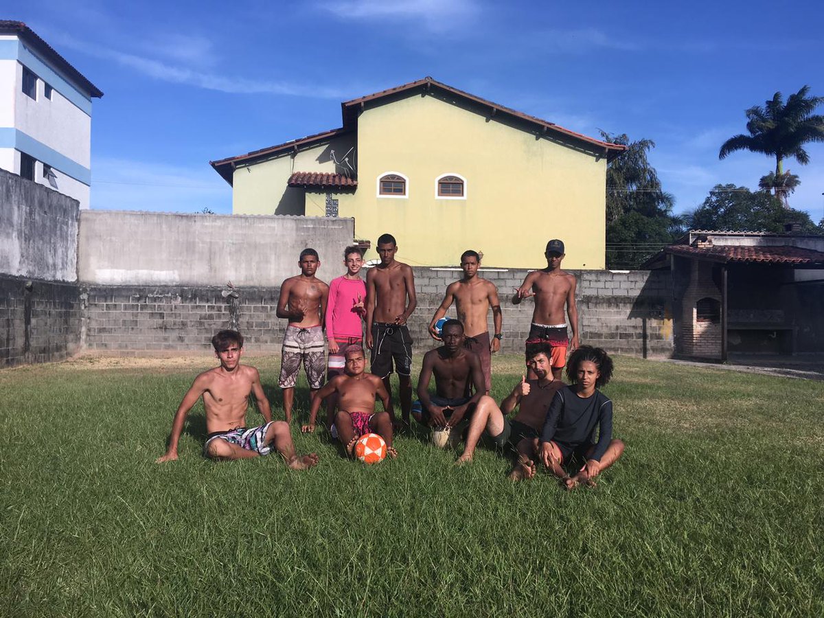 AltaTrupe's tweet photo. Treino hoje deu bom com nossos alunos e nossos novos atletas, pracima TRUPE ✋🏾⚽✅🍃 https://t.co/z69TvSsDIg