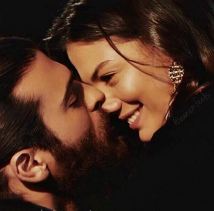 _Itsmelii's tweet photo. C: Cosa ci fai qui ,non dovevi partire ?..
S: Non ci sono andata ..
C: Perché?
S: Prendimi ❤️

Ma quanto sono belli, finalmenteeee😍❤️🥺😭

 #DayDreamerPrimeTime https://t.co/XfZbN08VMZ