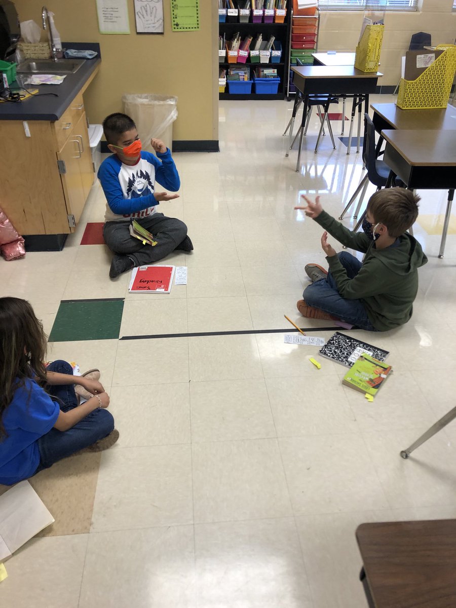 teacherbeezness's tweet photo. Same book buddies! #schoolchoice https://t.co/A7qDkbRZIR