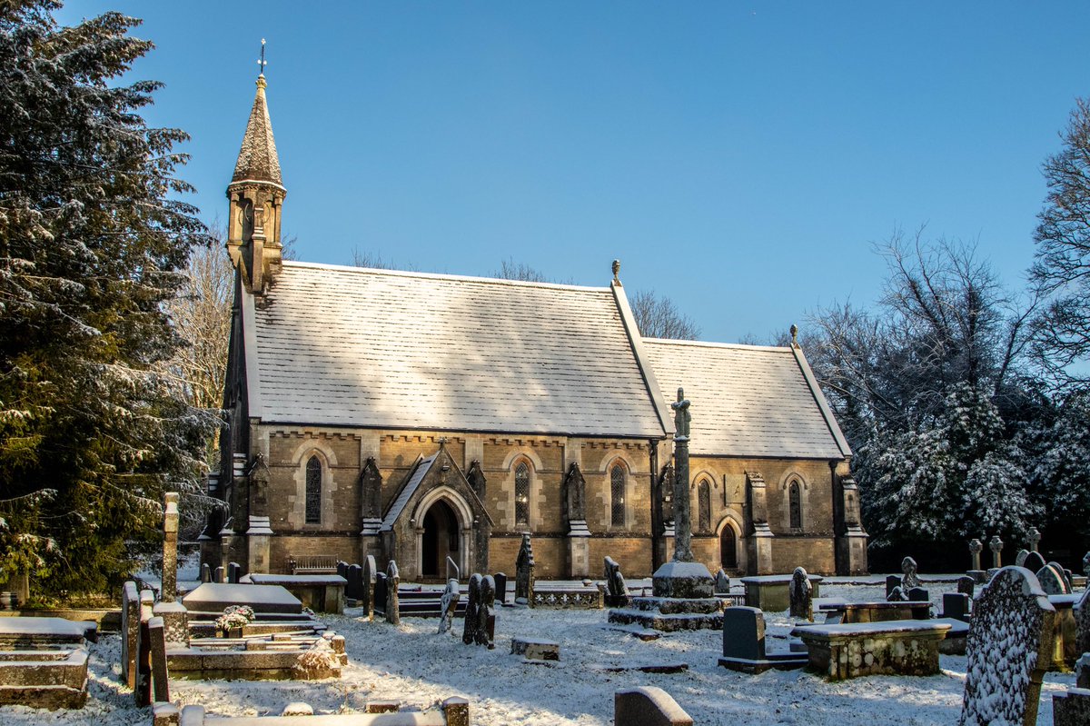 Here’s a few images from Sunday’s snow ❄️ this account is going to document the variety of wildlife that relies on Merthyr Mawr estate, hoping to inspire people to preserve their local wildlife 🦅🎥