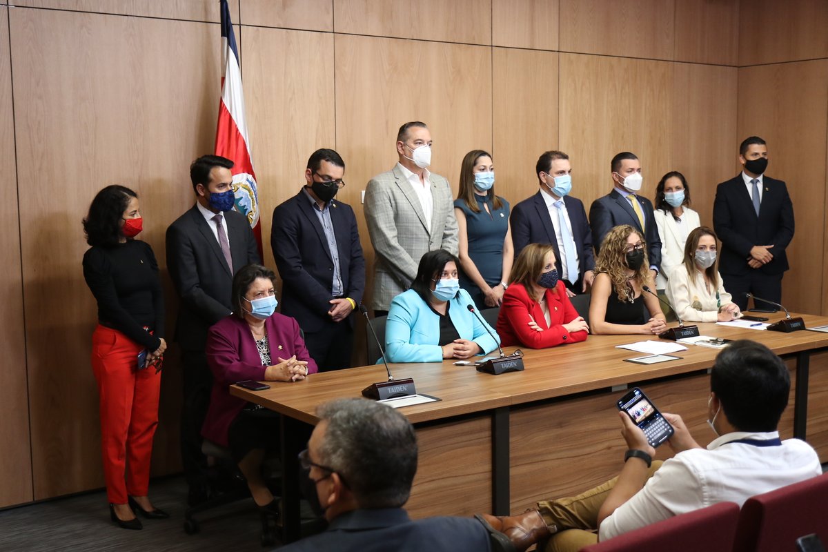 zoilarosavolio's tweet photo. Conferencia de Prensa: Llamado al Ejecutivo a priorizar convocatoria de proyecto de cáñamo y cannabis medicinal. #Proyecto21388 https://t.co/pZ0SdLa5qk