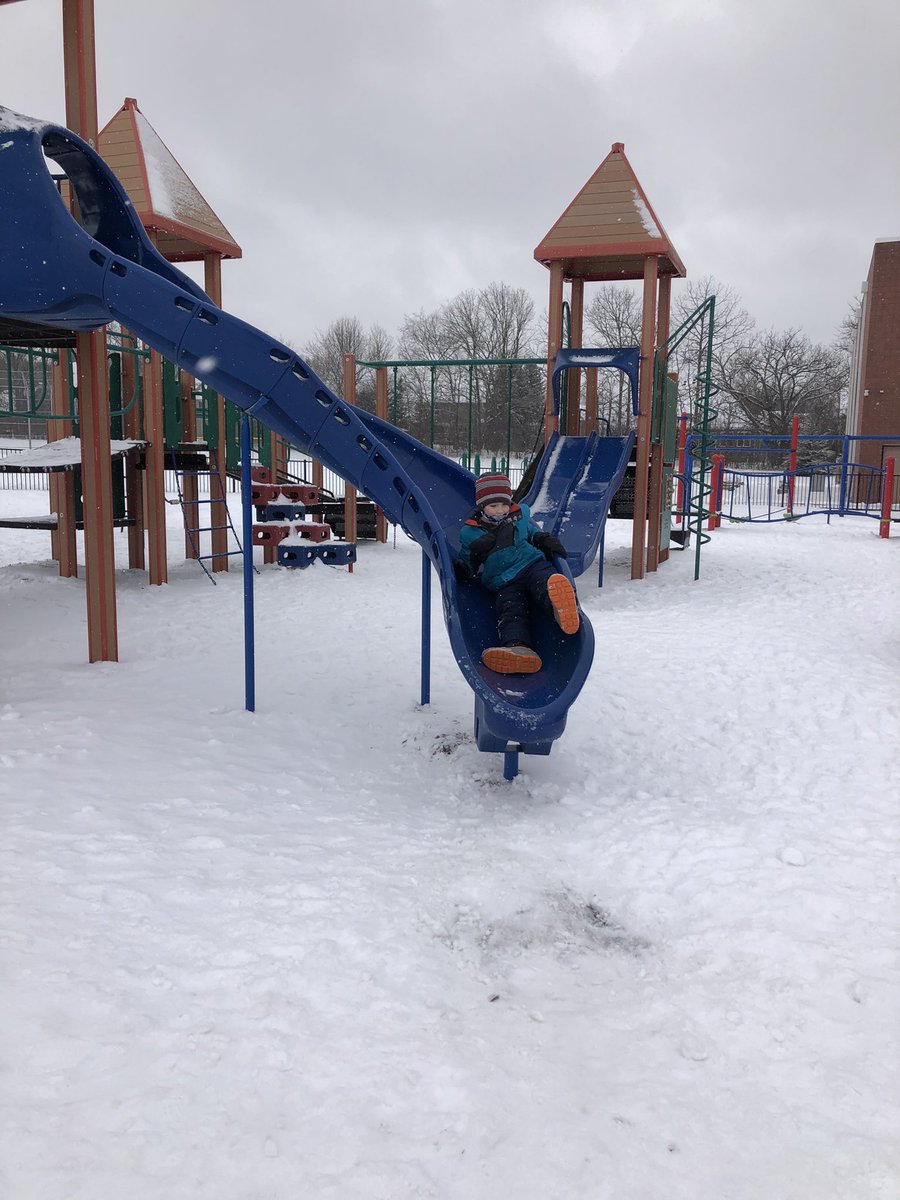 PerelliMiss's tweet photo. Ss had a great time playing in the snow at recess today! Nothing makes me happier than seeing them happy 🤗 https://t.co/hAVGHKnx3N