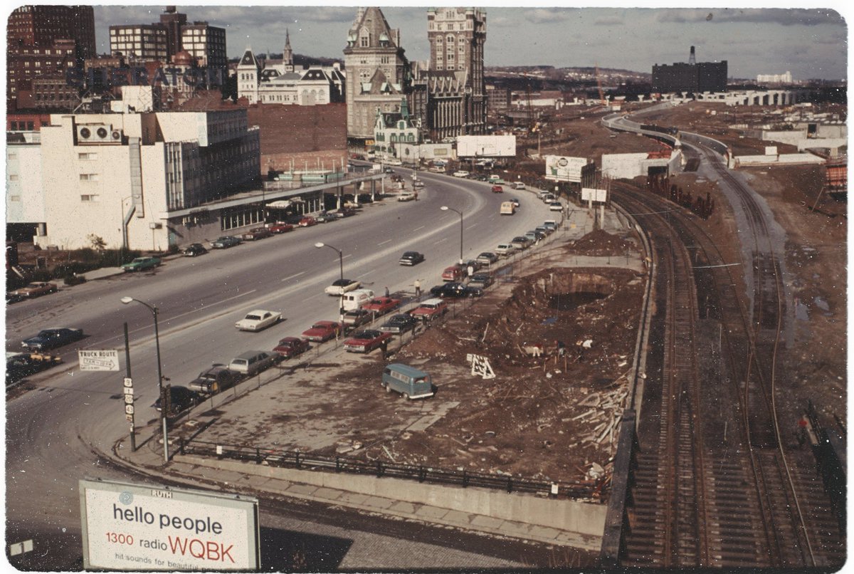 Anyway, today I learned from  @HoxsieAlbany that the pool existed before the highway. You can see it in the background of this 1970 photo of the excavation of Fort Orange. That building to the left, on the roof of what I assume was the lobby. 2/Photo:  http://www.nysm.nysed.gov/about/press/kits/fort-orange