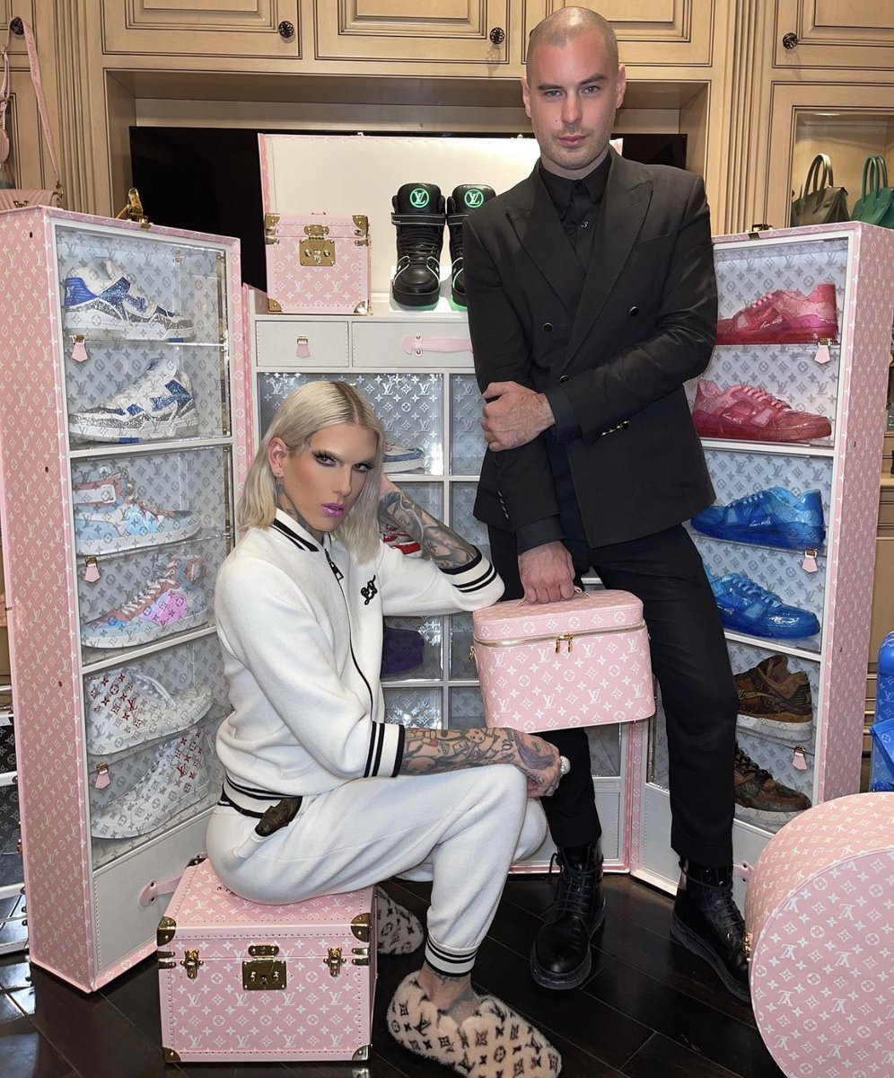 Jeffree Star on X: I can't stop thinking about the #LouisVuitton fiber  optics keepall bag 🌈💡It lights up and changes colors 😭💯   / X