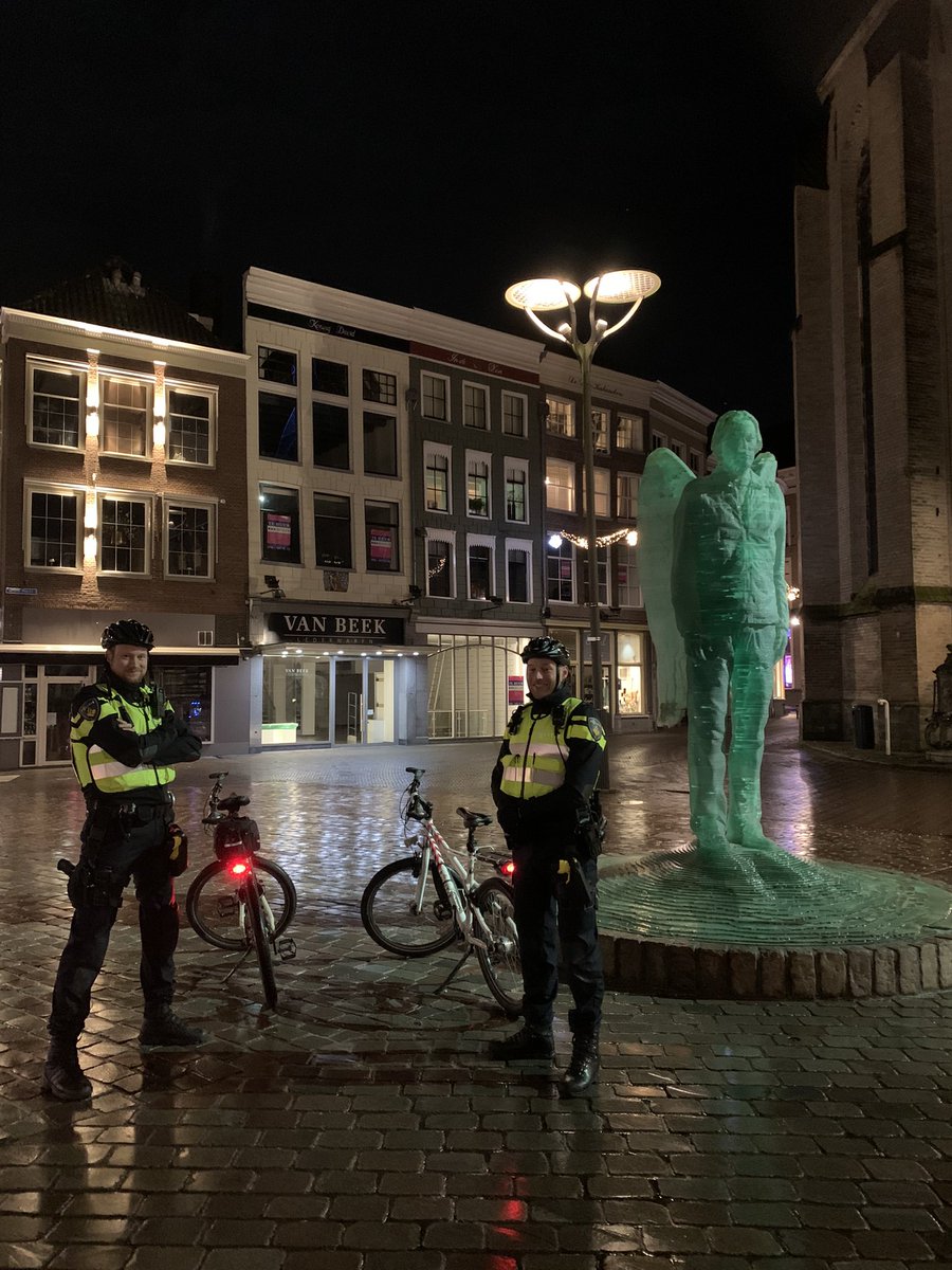 Mooi dat de avond goed is verlopen in Zwolle.  Het is rustig op straat. Ik hoop en verwacht dat ook de komende dagen dit zo blijft in onze mooie stad. Dank aan de politie voor hun inzet!