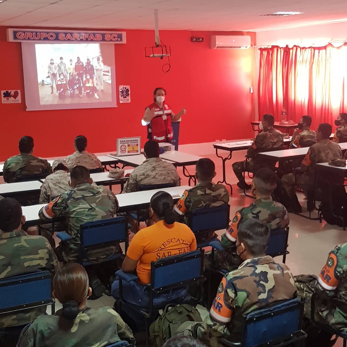 globalhumana's tweet photo. 120 Militares de FAB SAR Bolivia, Conferencia Riesgos en Incendios Extremos.Organiza SAR.Misión Amazonas 2020 
@UNHumanRights @HumanizacionUN
@DHAmericaLatina
@WWF_LAC
@GlobalHumana
@eruizescudero
@pablobusca @JLPerezOlmo
@CCardeneteReyes @humanizasanidad @RiosDePie @SARNavarra https://t.co/IhqkSMvmKF