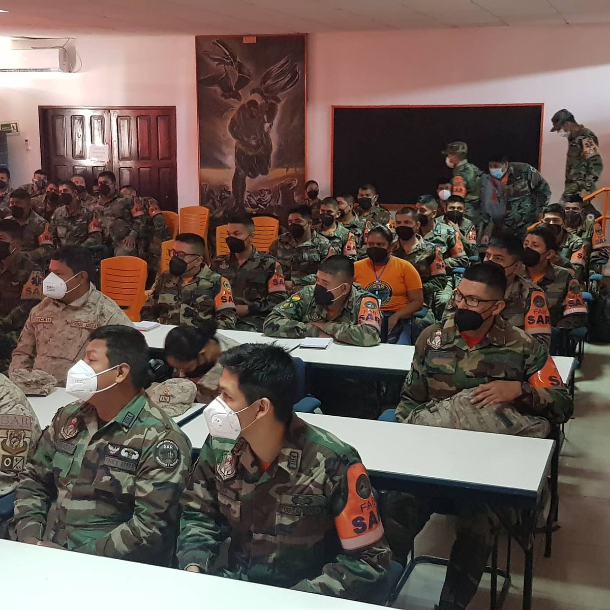 bonacho_camp's tweet photo. 120 Militares de FAB SAR Bolivia, Conferencia Riesgos en Incendios Extremos.Organiza SAR.Misión Amazonas 2020 
@UNHumanRights @HumanizacionUN
@DHAmericaLatina
@WWF_LAC
@GlobalHumana
@eruizescudero
@pablobusca @JLPerezOlmo
@CCardeneteReyes @humanizasanidad @RiosDePie @SARNavarra https://t.co/gU1hlLRWM5