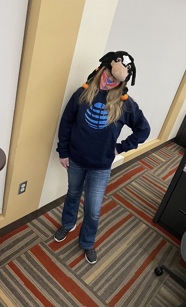 Sonya_T_Harris's tweet photo. #LoveHatDay Especially when I can represent #UniversityofTennessee Go Vols!!! @NelidaMeda @Volsfaninky #TeamSSG @PuebloSsg #FunAtWork #TeamSmith #WinAs1Fam #LotsOfHashtags #IamSquirrel https://t.co/vZQM0mJubZ