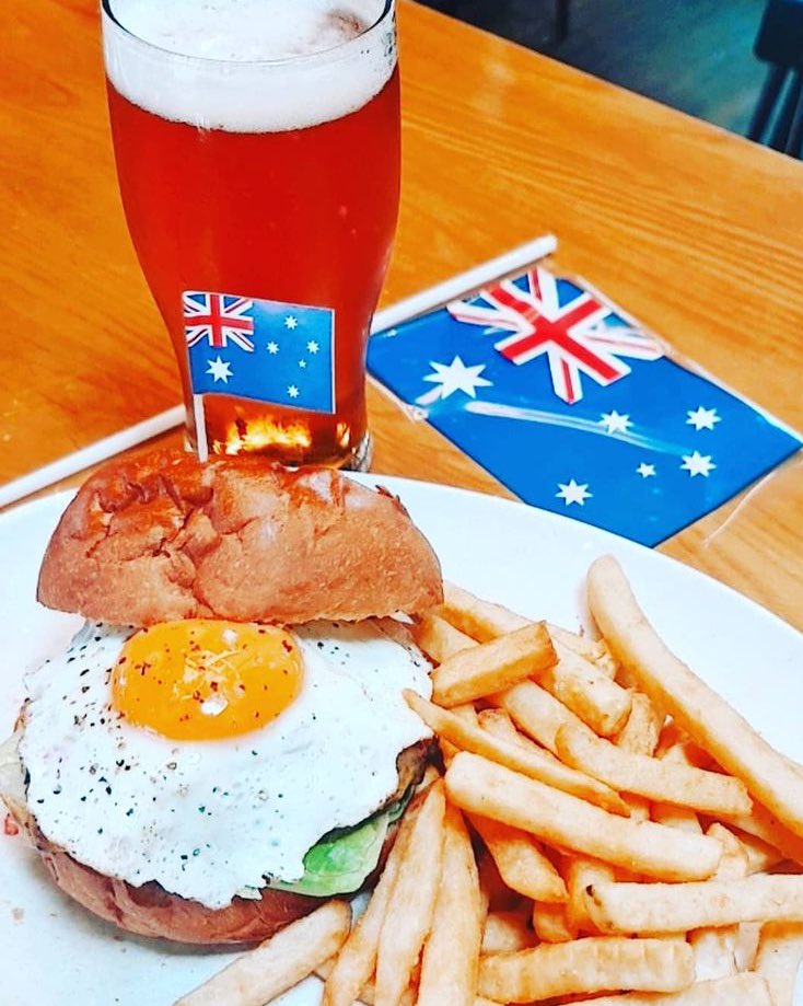 AussiesinTO's tweet photo. A couple of Aussie staples!
The iconic #ChikoRoll & the #AussieBurger
Canโt go wrong #AustraliaDay ๐ฆ๐บ๐๐บ https://t.co/T0IDBNfW5A