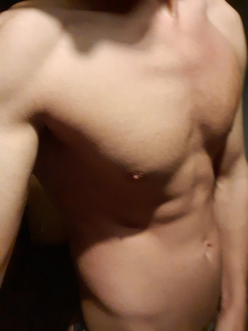 2 pic. @OnlyFansGains https://t.co/V04L62UoAF
Uncensored pics and vids.  See me play with my rock hard