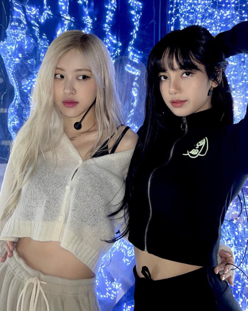 hii_rose211's tweet photo. 리챙ㅠㅠㅠㅠ #로제 #ROSÉ #리사 #LISA https://t.co/opS3z9L35O