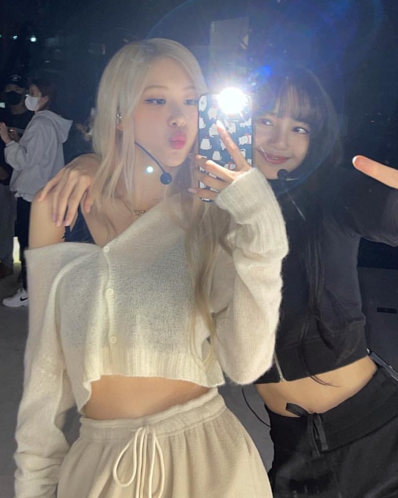 hii_rose211's tweet photo. 리챙ㅠㅠㅠㅠ #로제 #ROSÉ #리사 #LISA https://t.co/opS3z9L35O