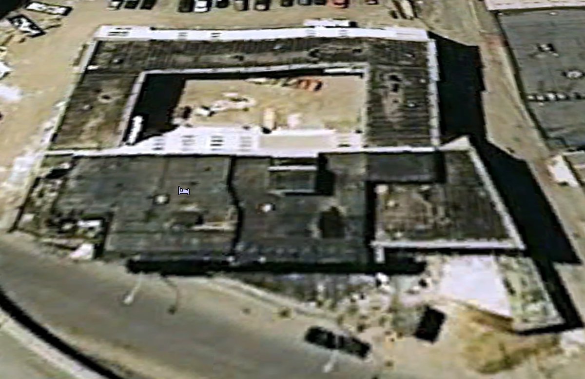 Tragically, by May 2007, that whole section of the building appears to be under construction. A new chain took over the building and put the main entrance right under the former pool site. They were maybe weirded out by the thought of cars driving right next to the pool.