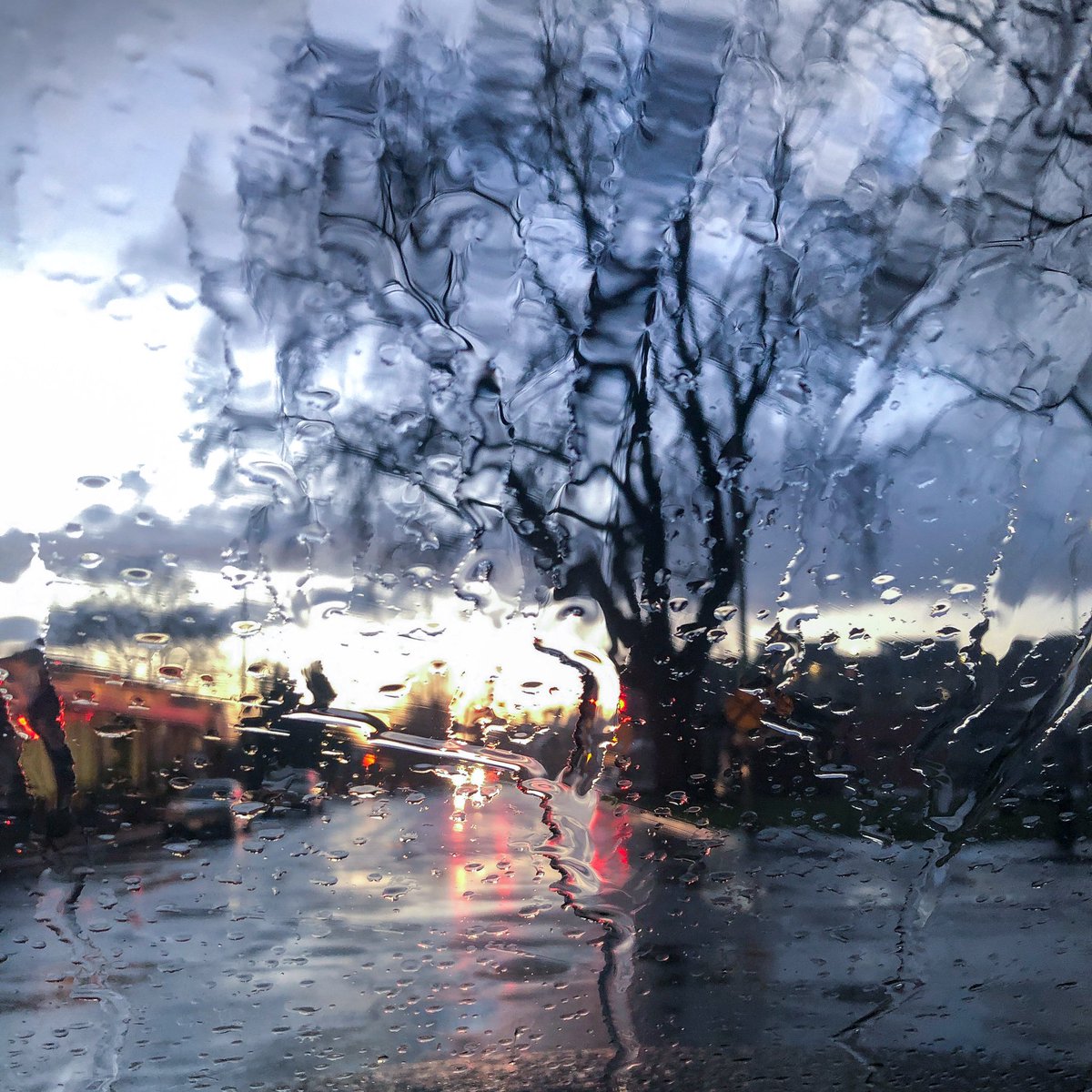 renefabre's tweet photo. Yesterday as I headed out just before sunset it started snowing, then a blast of hail. But a few minutes later back to rain.

#renton #sunset #January2021 #ilovelocal #explorewashstate #mypnwlife #rentonwa https://t.co/YFfbJctsIh