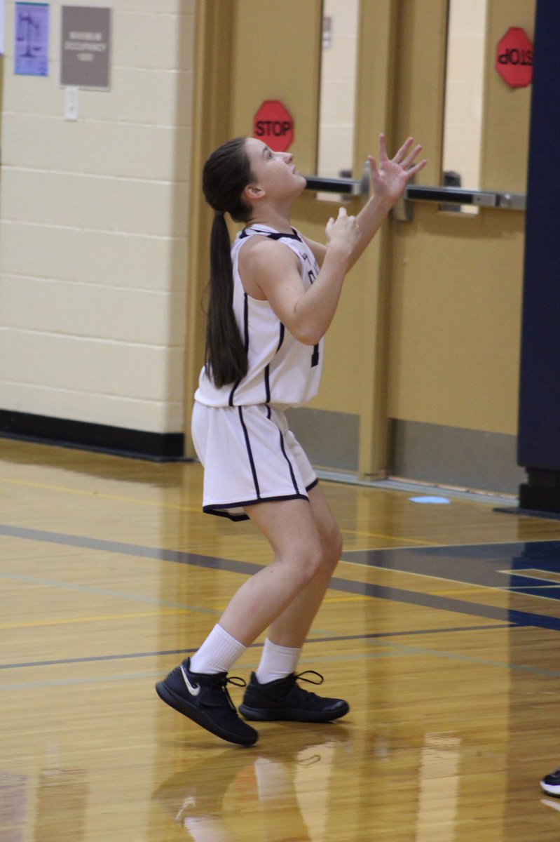 January Student Athlete of the Month- Molly Davis 

Molly competes for Grandview in volleyball, basketball, &amp; softball. She is a model student &amp; excels in the classroom. Her work ethic &amp; drive make her a great example of a student athlete. Go, Molly!@GrandviewES