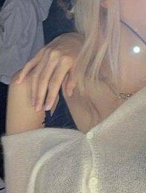 Rosebeb2's tweet photo. มือที่โอบไหล่             มือที่กอดเอว

 #Chaelisa https://t.co/9MJP02EEwY