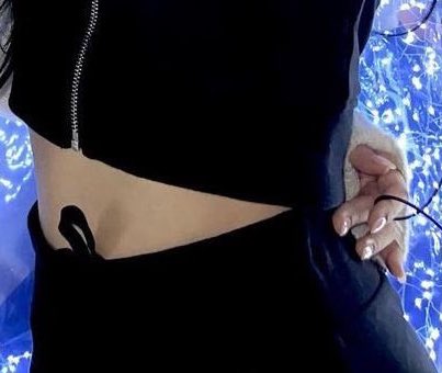 Rosebeb2's tweet photo. มือที่โอบไหล่             มือที่กอดเอว

 #Chaelisa https://t.co/9MJP02EEwY