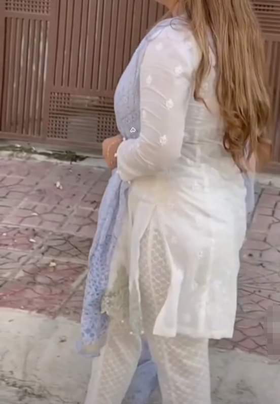 Raheel4Roleplay's tweet photo. لڑکیاں انٹیاں جو بھی لباس پہنتی ہے ہر لباس شلوار قمیض میں اچھی لگتی اور جب تنگ شلوار پہنتی ہیں ہیں تو اپنی ڈگی کو مست ہلا کر چلتی ہیں اور دیکھنے والے لڑکوں مردوں اور بزرگوں کا برا حال کر دیتے ہیں https://t.co/B1D61tSdsP