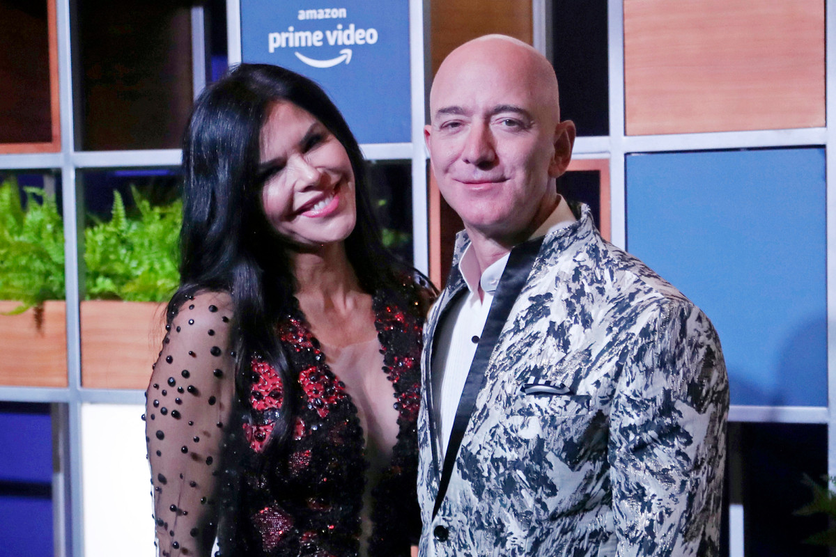 Jeff Bezos wants his girlfriend's brother to pay his $1.7M legal fees