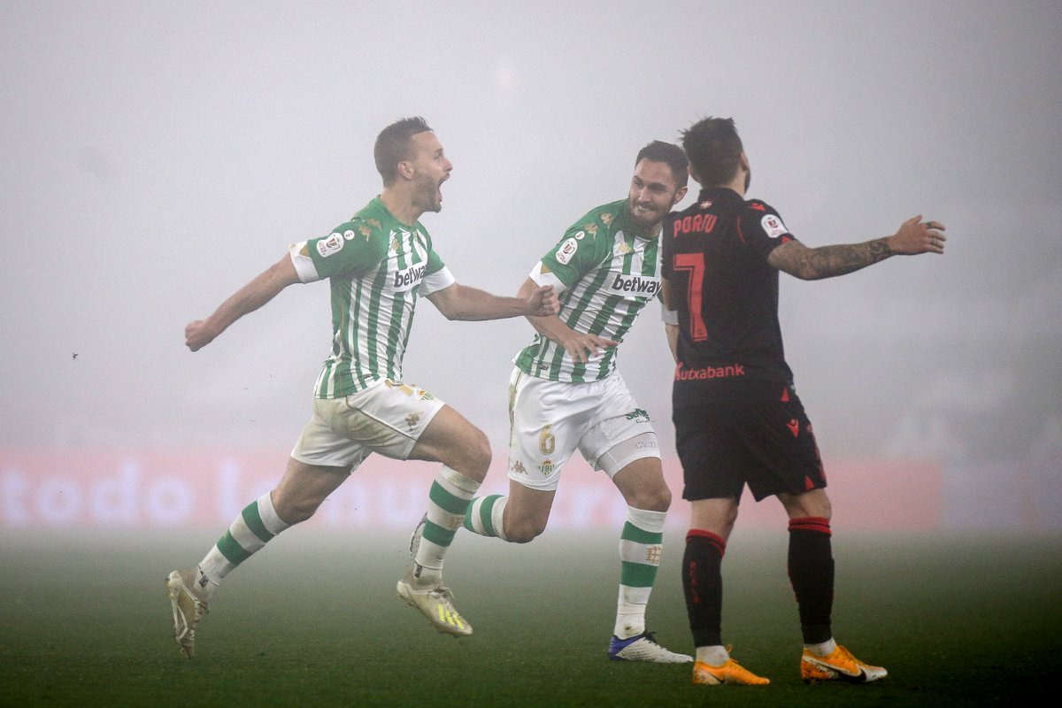 RealBetis's tweet photo. 🎩🎩🎩

Y ya está.

#ForeverGreen https://t.co/Mbcxa7dibt
