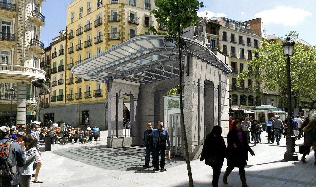Madrid: Cómo era en los años 20. Cómo lucirá... ¿Quién quiere el monumental templete diseñado por A. Palacios para el ascensor del Metro Gran Via, si puede tener una réplica del todo a 100 tamaño kiosko de pipas...? Bochorno de ciudad.