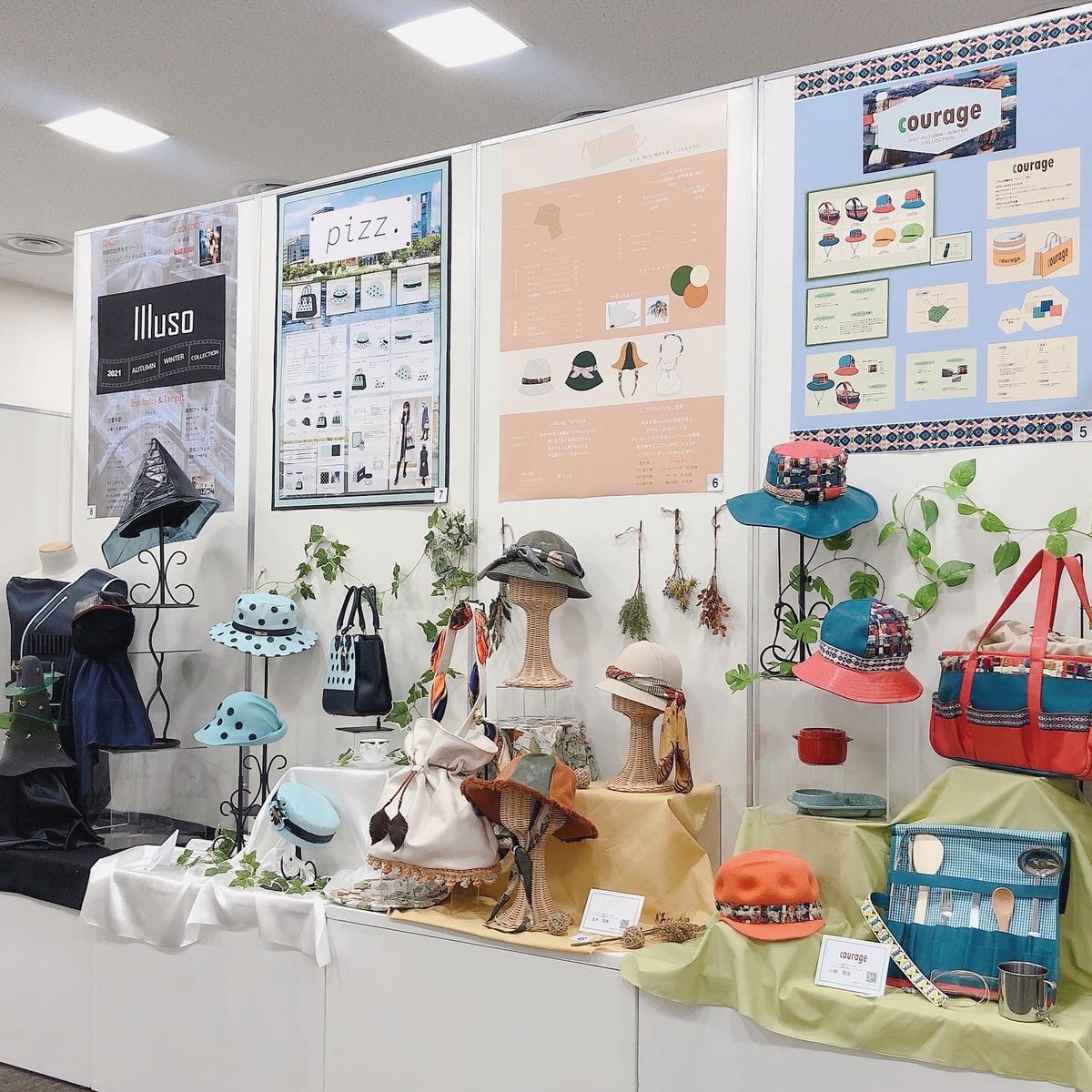 ucf_craft's tweet photo. 上田学園コレク��ョン、
ご来場ありがとうございました。
2年生の雑貨企画コンテストは、
それぞれのブランドの世界観を表現したディスプレイと共に企画書・作品を発表いたしました。 https://t.co/zg7W3zfzO0