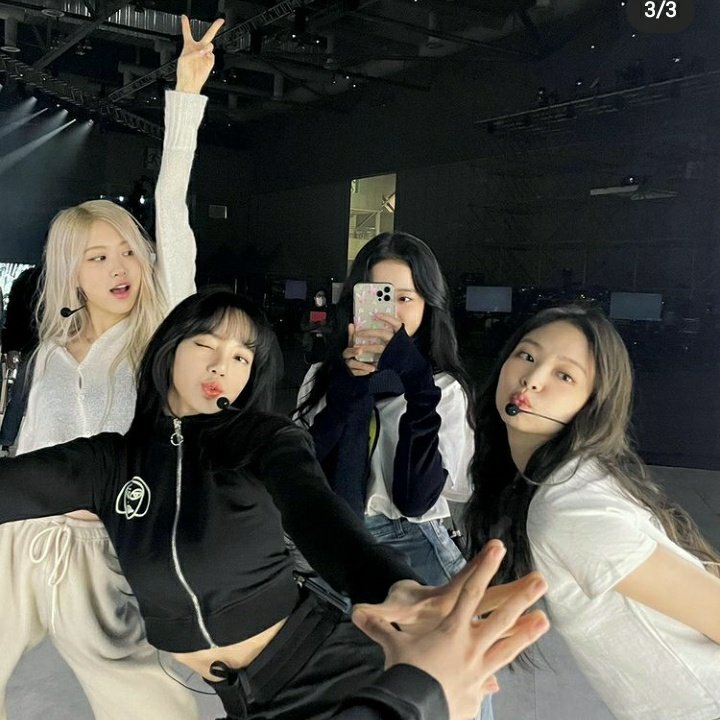 BeckFreen_CL's tweet photo. มือเทอ..มือฉัน มือเราโอบกันและกัน😳
กี๊สสสส~~~♡♡♡
พัคแชยอง !!! เทอมันแน่ เทอมันแน่มาตล๊อดด🙈

#Chaelisa  #Lisa #Rosé https://t.co/ObLIyHu7zi