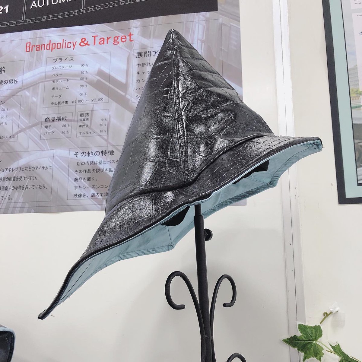 ucf_craft's tweet photo. 作品のレベルアップはもちろんですが、
トレンドやコンセプト、企画書レイアウトや文章の表現まで
夏から何度も見直しを繰り返し
進めてきました。

雑貨デザイン学科は2年間のラスト発表、クラフト学科は3年生へのステップアップとなる、
精一杯の展示をすることが出来ました。 https://t.co/JJIXe0Ld9r