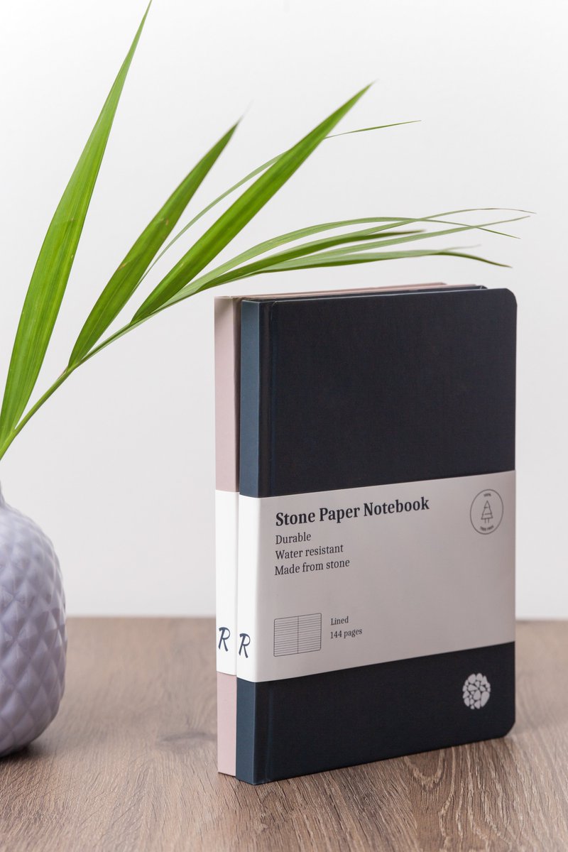 BlueroofPR's tweet photo. ¡Dile adiós al papel tradicional y opta por una opción más sostenible! Nuestras libretas hechas con papel de piedra son resistentes 💪, impermeables 💦 y salvan bosques 🌳, ya que su producción no requiere de la tala de árboles. 
¡Búscalas en https://t.co/M1xVd4ILqX 📖 ♻ 🌎 🌱 https://t.co/QLx2w73n9f