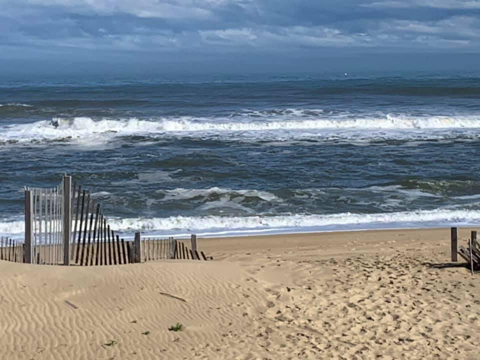 house_obx's tweet photo. It’s National Plan Your Vacation Day! Great dates still available in July and August, and even a couple dates in June. Book direc and save $200-300 in fees vs VRBO/ABB. Check availability and rates at https://t.co/WoaiRMu6Ve #blarneybeach #houfyhost #houfy #obx https://t.co/zOdnQ8rkSo