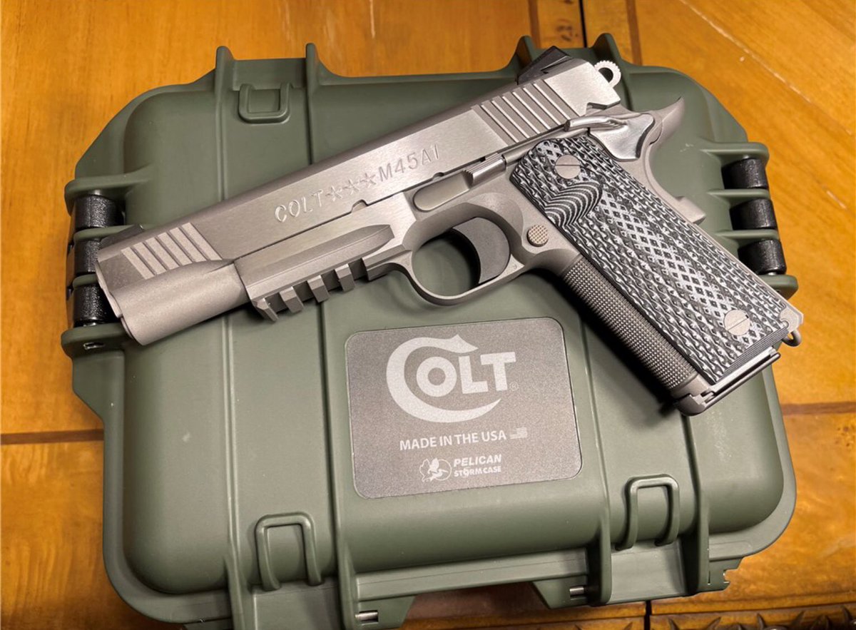 AntiqueTime's tweet photo. Colt #M45A1 in factory hard case versus the civilian model in the other two pictures. Basically the exact same gun except for the slide markings which kicks the price up about another two grand. I like my civilian model much better. #ColtRailGun #2A @R6Tac 🇺🇸🇺🇸🇺🇸 https://t.co/IvQ9X1KHoN