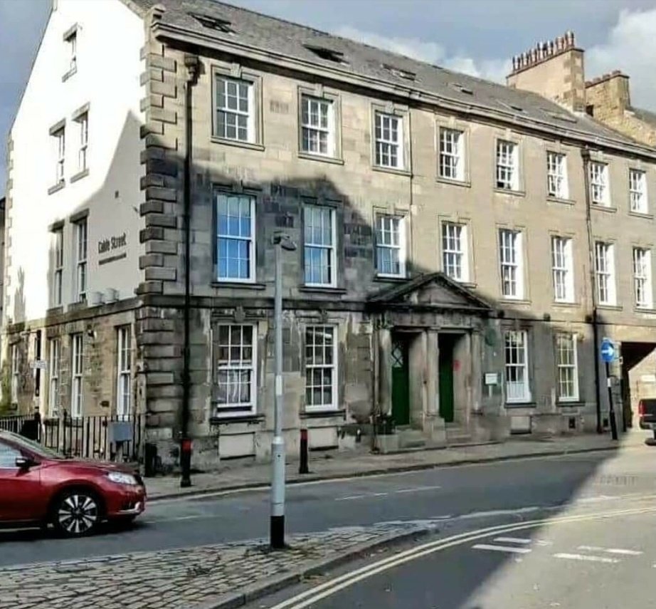 Robert Gillow built many Buildings like the customs house in 1765, the old town hall and with his Father built many Georgian buildings which still stand today. Other notable builds consisted that of many ships that went on to be slave ships and sailed to the west Indies.