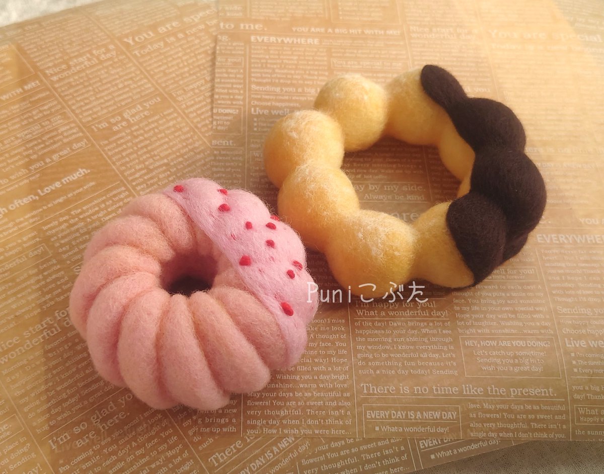 Puniこぶた ミスタードーナツさん 創業記念日おめでとうございます ミスタードーナツ Misterdonuts ミスタードーナツ創業の日 創業記念日 おめでとうございます ドーナツ Donuts おやつ スイーツ Sweets 羊毛 羊毛フェルト 羊毛氈
