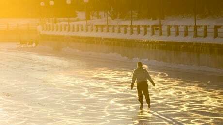 CBCOttawa's tweet photo. Rideau Canal Skateway to open Thursday https://t.co/NpKzOppUvP #ottnews #ottawa https://t.co/Fob8jgkb01